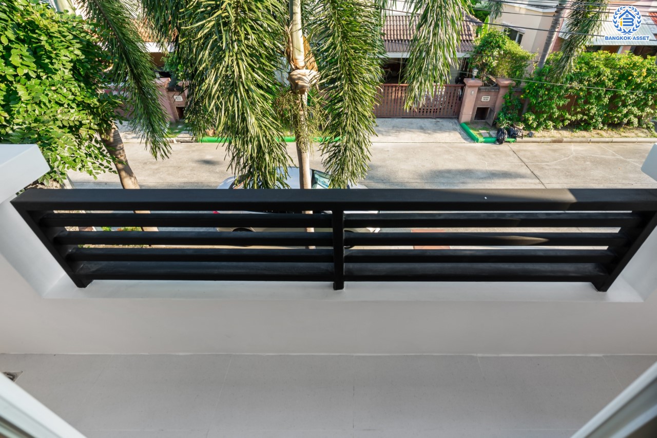 บ้านมือสองตกแต่งใหม่ คุณภาพแบรนด์ Q.House ม.คาซ่าวิลล์ ราชพฤกษ์-แจ้งวัฒนะ เนื้อที่ 50.6 ตร.ว. ฟังก์ชัน 3 ห้องนอน 2 ห้องน้ำ จอดรถได้ 2 คัน ทำเลศักยภาพ ติดถนนราชพฤกษ์ ใกล้ทางด่วนแจ้งวัฒนะ และเซ็นทรัลแจ้งวัฒนะ